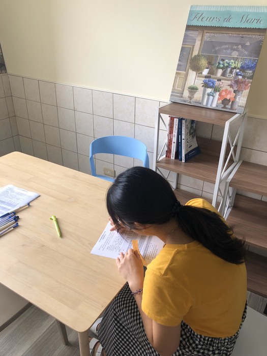 學生可在此安靜閱讀，提供小組或師生個別會談，口語練習或情境演練